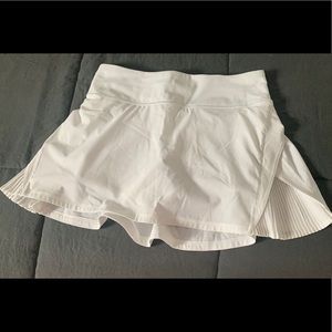 Lululemon play off the pleats mid-rise skirt